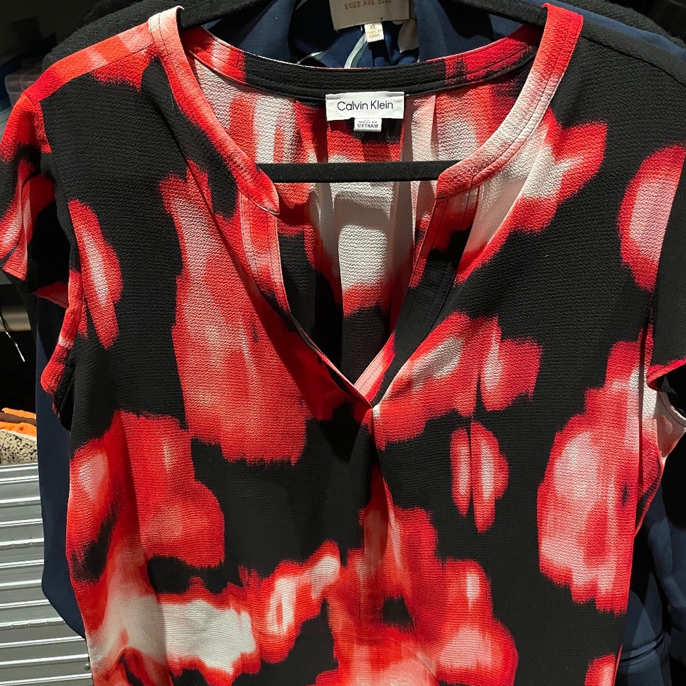 Calvin Klein Red, White, Black Abstract print XL